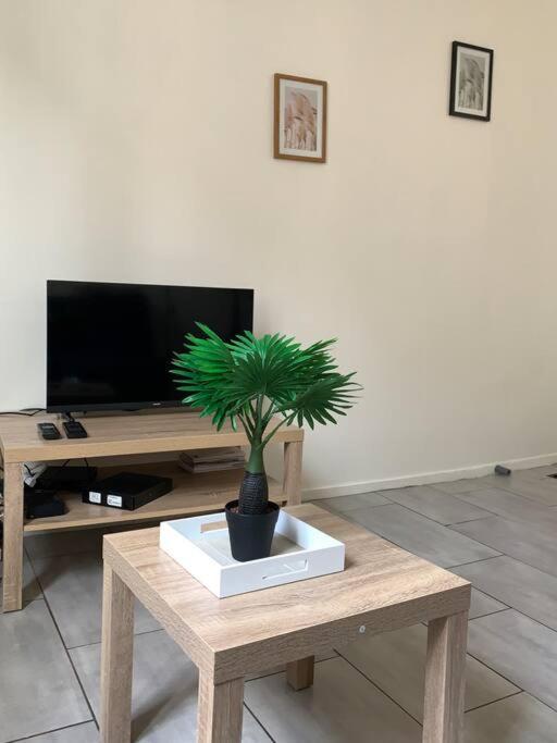 Jolie Studio En Centre Ville Chateauroux Ngoại thất bức ảnh